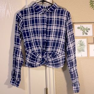Flannel patterned cropped long sleeve shirt